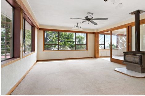 Photo of property in 19 Humphrey Kemp Avenue, Henderson, Auckland, 0612