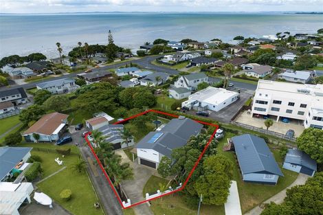 Photo of property in 10 Litchfield Place, Clarks Beach, 2122