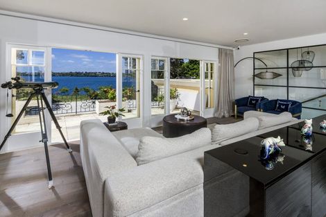 Photo of property in 40 Shakespeare Road, Milford, Auckland, 0620