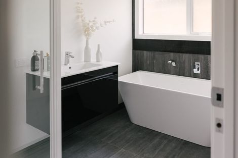 Photo of property in 42 Freedom Drive, Kelvin Grove, Palmerston North, 4414