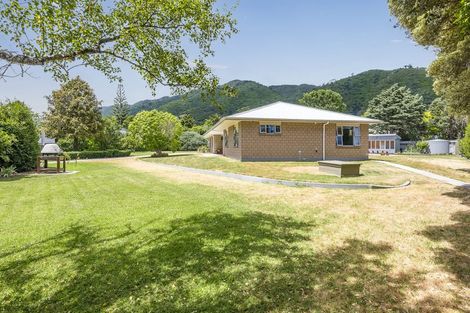 Photo of property in 3-9 Seddon Street, Waikanae, 5036