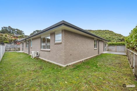 Photo of property in 73 Riverstone Drive, Riverstone Terraces, Upper Hutt, 5018