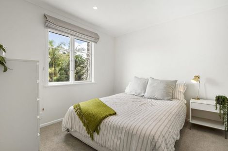 Photo of property in 1/17 Stanley Road, Glenfield, Auckland, 0629