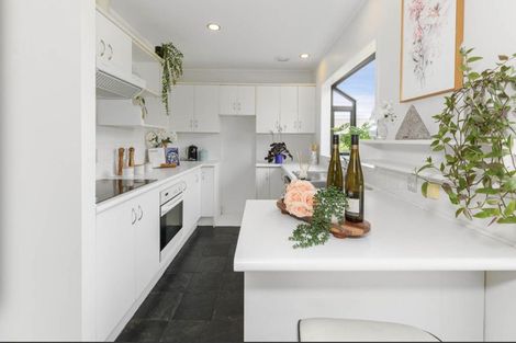 Photo of property in 12 Orinda Close, Botany Downs, Auckland, 2010