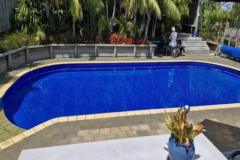 Photo of property in 84 Brick Bay Drive, Sandspit, Warkworth, 0982