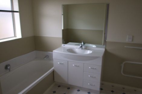 Photo of property in 5 Lourie Way, Fitzherbert, Palmerston North, 4410