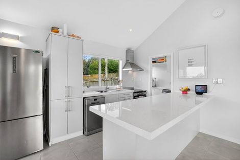 Photo of property in 2/47 Birkdale Road, Birkdale, Auckland, 0626