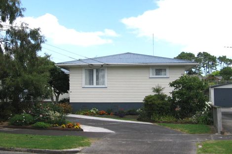Photo of property in 8 Maui Pomare Street, Blockhouse Bay, Auckland, 0600