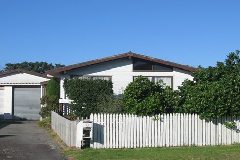 Photo of property in 6 Olive Terrace, Paraparaumu Beach, Paraparaumu, 5032