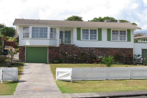 Photo of property in 64 La Rosa Street, Green Bay, Auckland, 0604