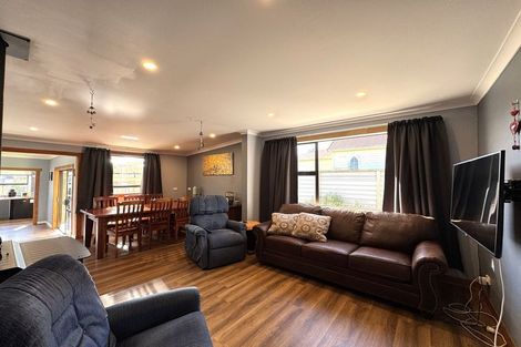 Photo of property in 33 Main Road, Owaka, 9535