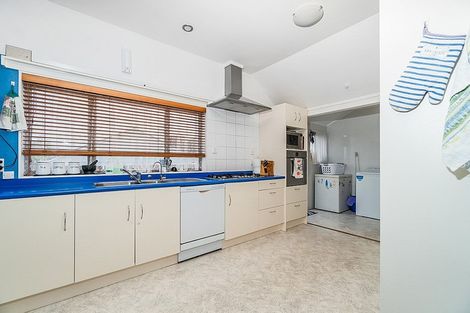 Photo of property in 24 Tiverton Crescent, Whalers Gate, New Plymouth, 4310