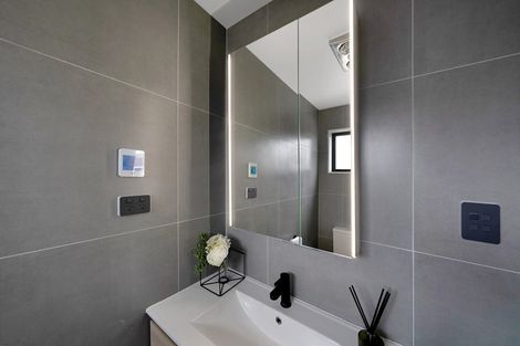 Photo of property in 6c Athena Drive, Totara Vale, Auckland, 0629