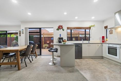 Photo of property in 44 Chesterfield Way, Orewa, 0931