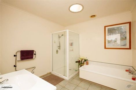 Photo of property in 15 Woburn Place, Takaro, Palmerston North, 4412