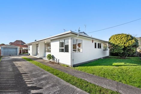 Photo of property in 52d Whites Line West, Woburn, Lower Hutt, 5010