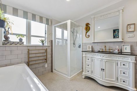 Photo of property in 17 Moreton Road, Carterton, 5713