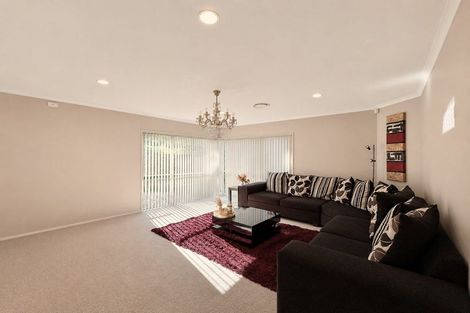 Photo of property in 28 Piper Place, Goodwood Heights, Auckland, 2105