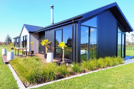 Photo of property in 450 Waitara Road, Huirangi, New Plymouth, 4373