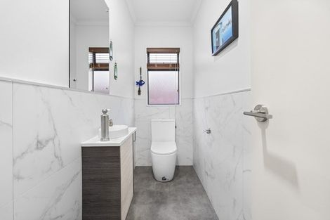 Photo of property in 44 Chesterfield Way, Orewa, 0931