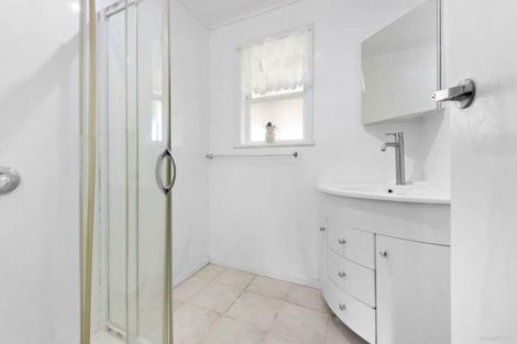 Photo of property in 17 Tamariki Avenue, Kelston, Auckland, 0602