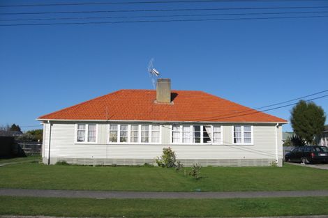 Photo of property in 1 Goldsmith Crescent, Levin, 5510