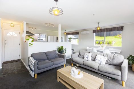 Photo of property in 63 Norana Road, Timberlea, Upper Hutt, 5018