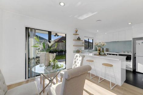 Photo of property in 6 Frank Bunce Grove, Flat Bush, Auckland, 2019