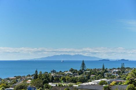 Photo of property in 1/305 East Coast Road, Mairangi Bay, Auckland, 0630