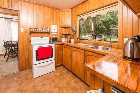 Photo of property in 32 Pahi Place, West Harbour, Auckland, 0618