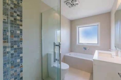 Photo of property in 436 East Coast Road, Windsor Park, Auckland, 0630