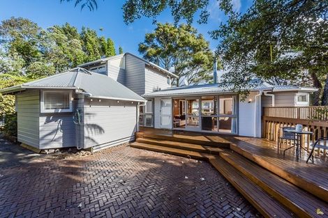 Photo of property in 18 Easter Parade, Glen Eden, Auckland, 0602