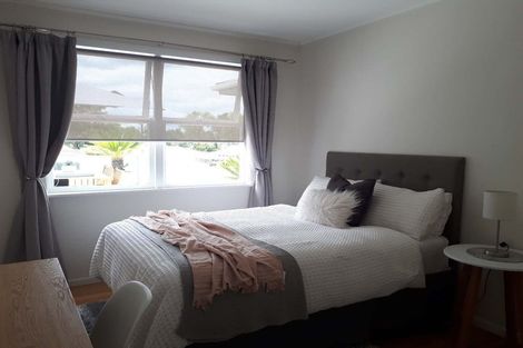 Photo of property in 15 Lowtherhurst Road, Massey, Auckland, 0614