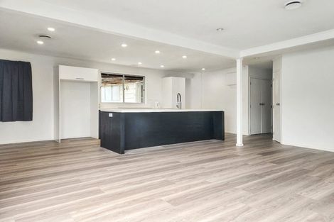 Photo of property in 32 Becker Drive, Weymouth, Auckland, 2103