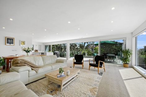 Photo of property in 16 Whitby Crescent, Mairangi Bay, Auckland, 0630