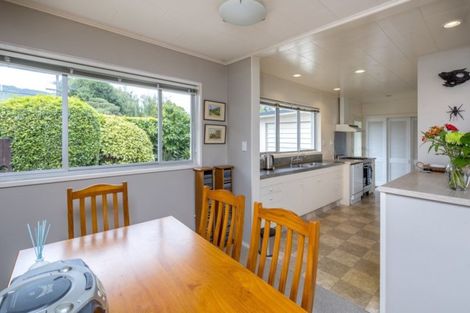 Photo of property in 22 Ngarara Road, Waikanae, 5036