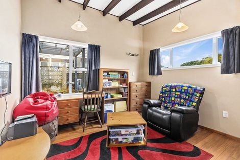 Photo of property in 22 Kingston Heights Road, Kingston, Wellington, 6021