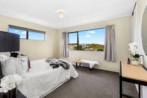 Photo of property in 28a Cheltenham Terrace, Newlands, Wellington, 6037