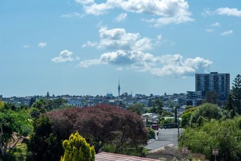 Photo of property in 2/16 Willerton Avenue, New Lynn, Auckland, 0600