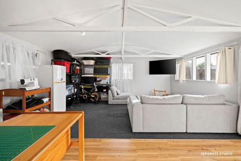 Photo of property in 1 Denz Street, Maeroa, Hamilton, 3200