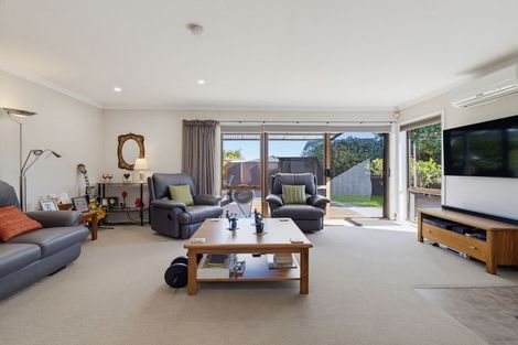 Photo of property in 2/18 Glengowan Place, Conifer Grove, Takanini, 2112