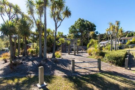Photo of property in 2/123 Spinella Drive, Bayview, Auckland, 0629