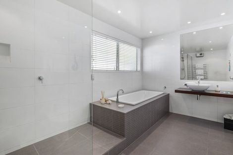 Photo of property in 34 Marine Parade, Macandrew Bay, Dunedin, 9014