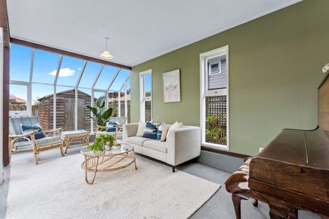 Photo of property in 1/108 Forrest Hill Road, Forrest Hill, Auckland, 0620