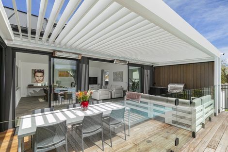 Photo of property in 2c Roland Road, Greenhithe, Auckland, 0632