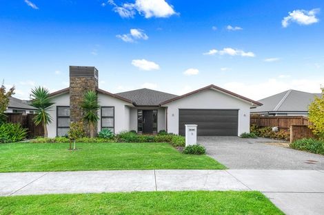 Photo of property in 16 Korako Drive, Kumeu, 0810