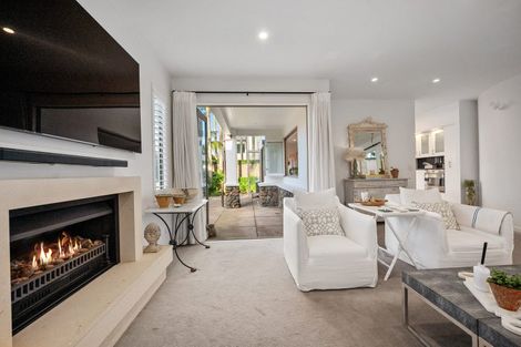 Photo of property in 1/13 Milford Road, Milford, Auckland, 0620