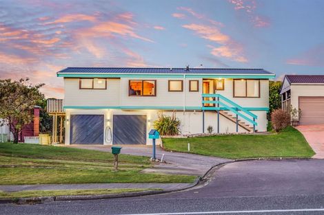 Photo of property in 29 James Cook Drive, Whitby, Porirua, 5024
