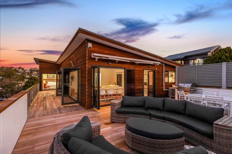 Photo of property in 35 Masterton Road, Rothesay Bay, Auckland, 0630