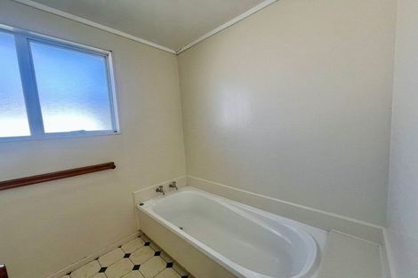 Photo of property in 40 Hassan Drive, Massey, Auckland, 0614
